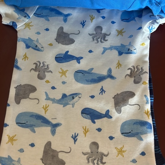 Carters 9 months infant onesies - Picture 3 of 5